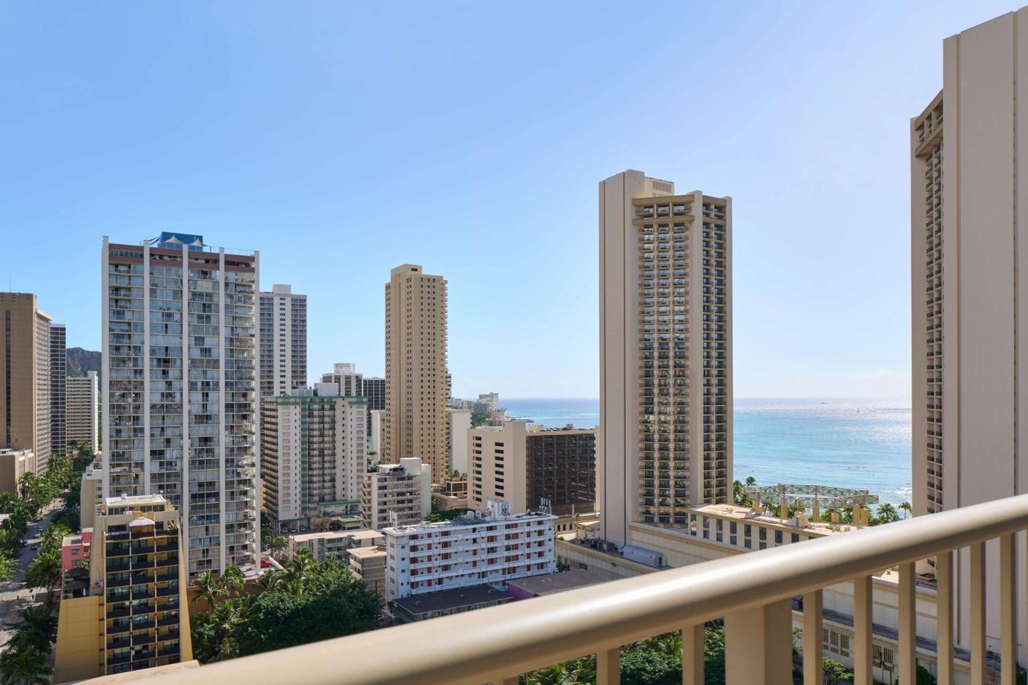 Outrigger Waikiki Paradise Hotel Honolulu Exterior photo