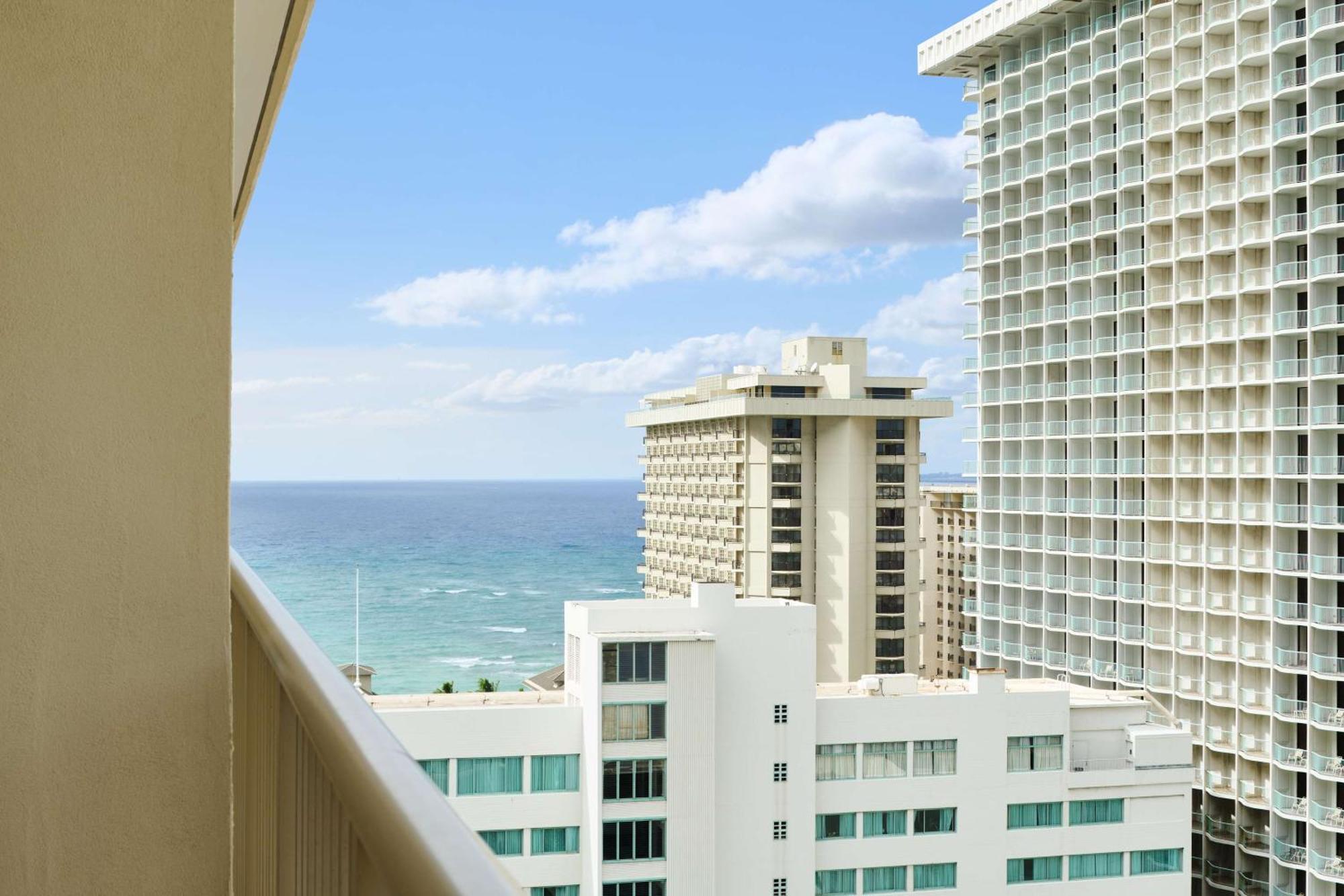 Outrigger Waikiki Paradise Hotel Honolulu Exterior photo