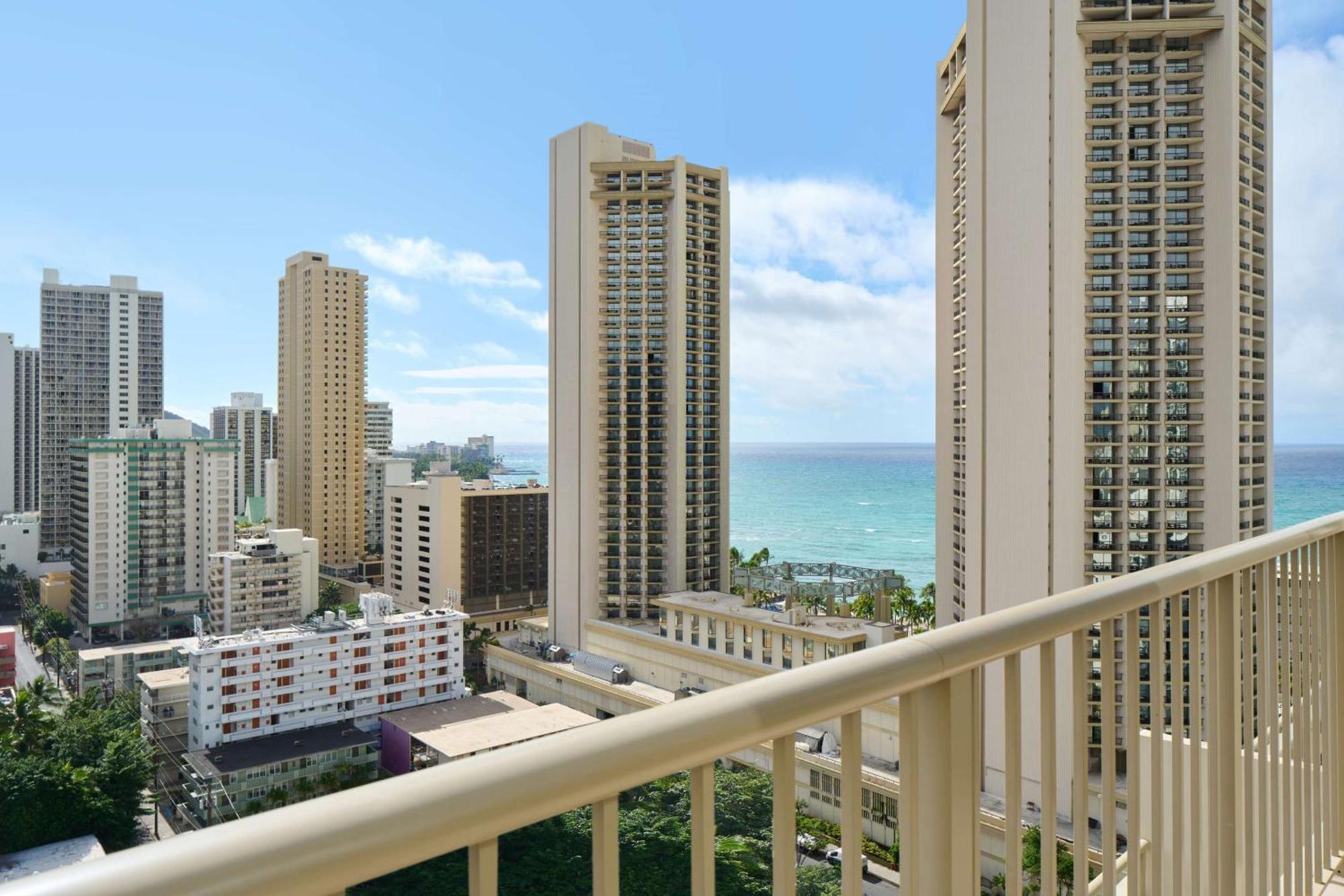 Outrigger Waikiki Paradise Hotel Honolulu Exterior photo