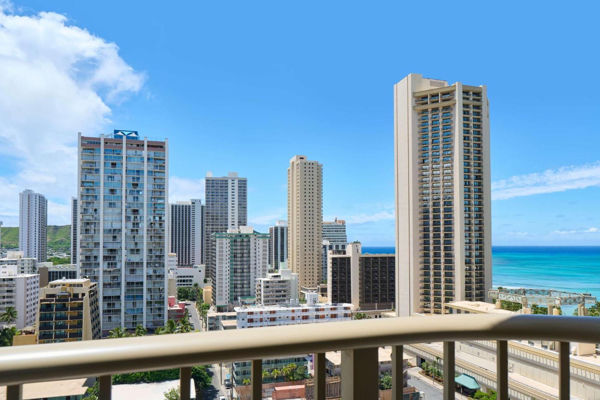 Outrigger Waikiki Paradise Hotel Honolulu Exterior photo