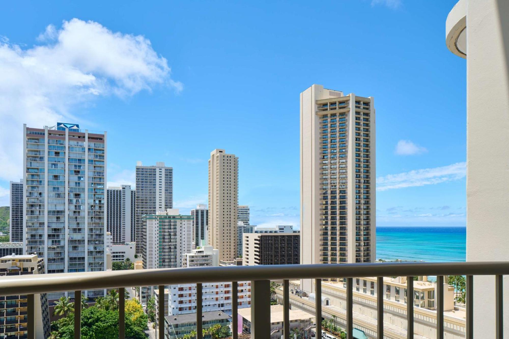 Outrigger Waikiki Paradise Hotel Honolulu Exterior photo