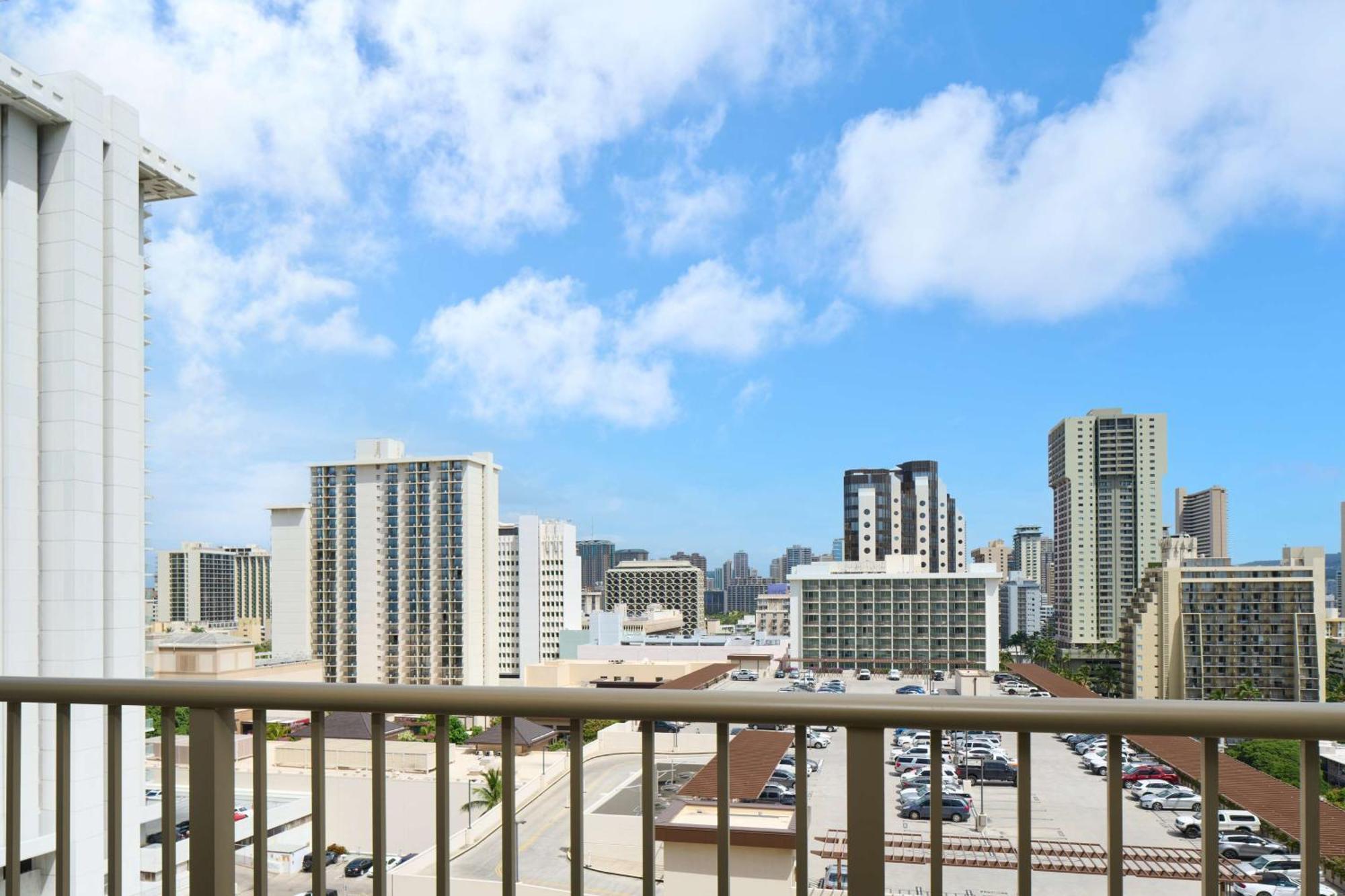 Outrigger Waikiki Paradise Hotel Honolulu Exterior photo